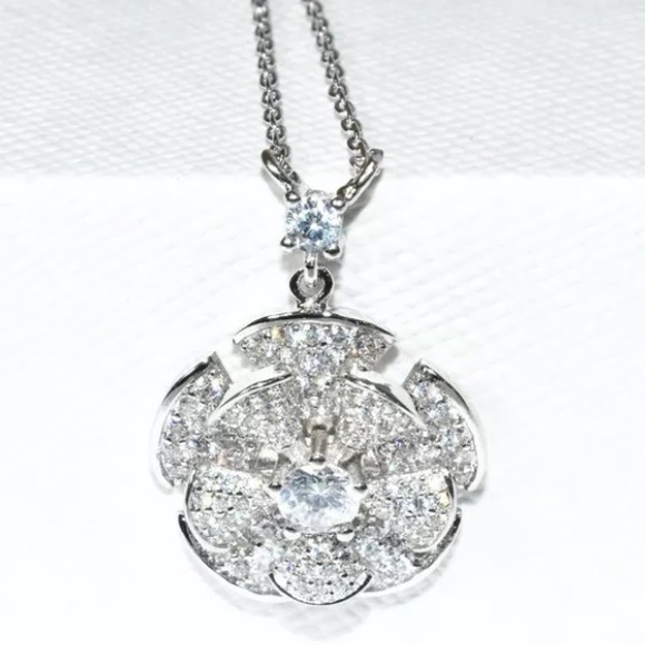 Michael Kors SILVER 20'' FLOWER Pendant Necklace - Picture 2 of 4
